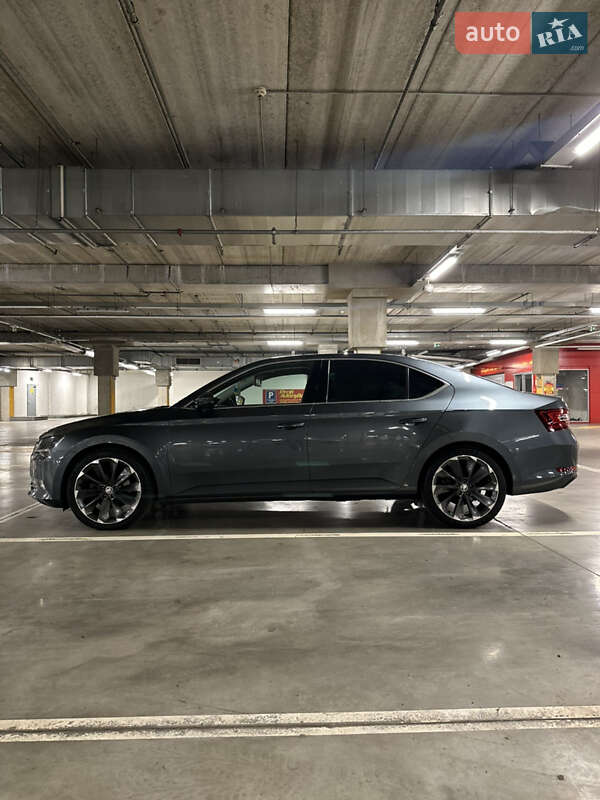 Лифтбек Skoda Superb 2017 в Мукачево