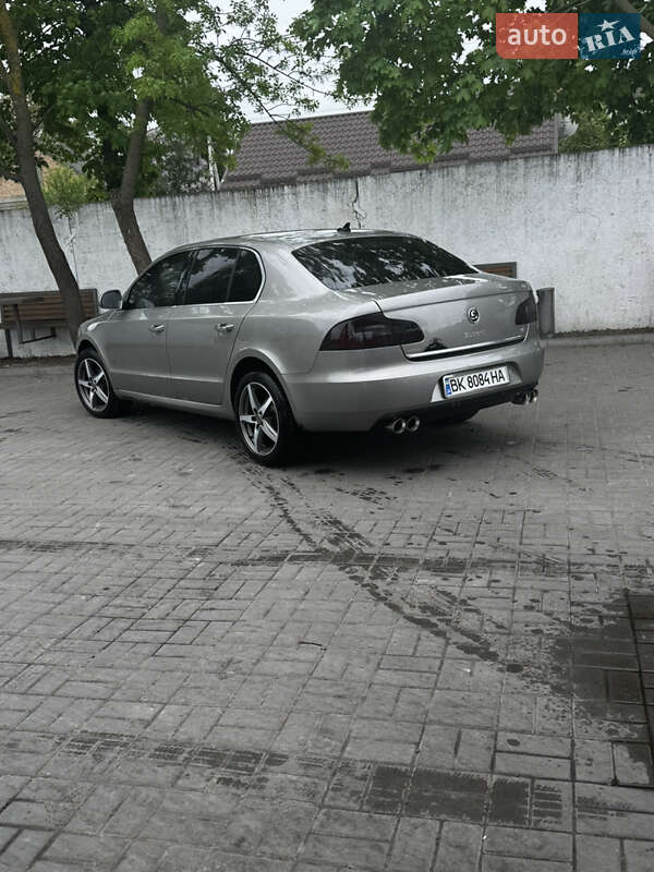 Ліфтбек Skoda Superb 2011 в Рівному