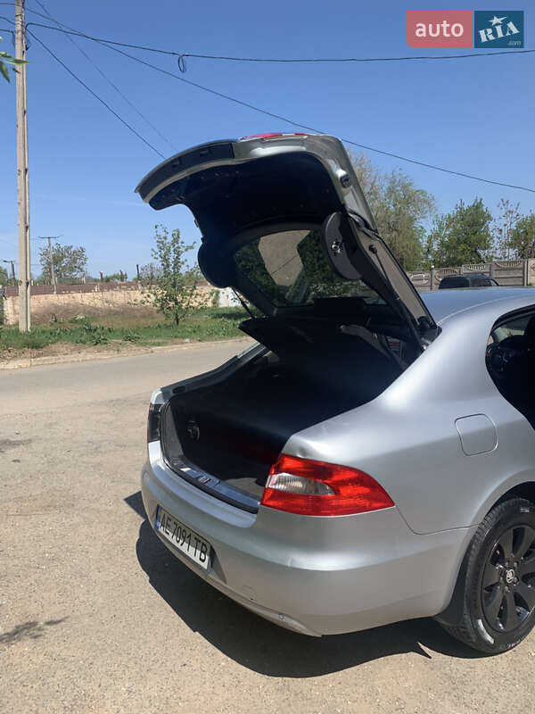 Лифтбек Skoda Superb 2012 в Кривом Роге