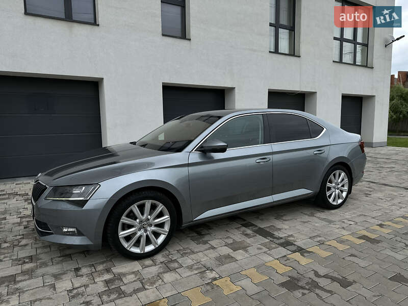 Лифтбек Skoda Superb 2016 в Ужгороде