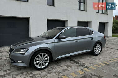 Лифтбек Skoda Superb 2016 в 