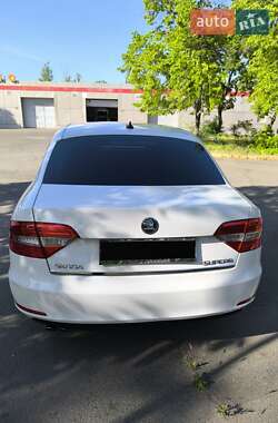Лифтбек Skoda Superb 2013 в 