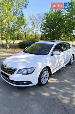Лифтбек Skoda Superb 2013 в 