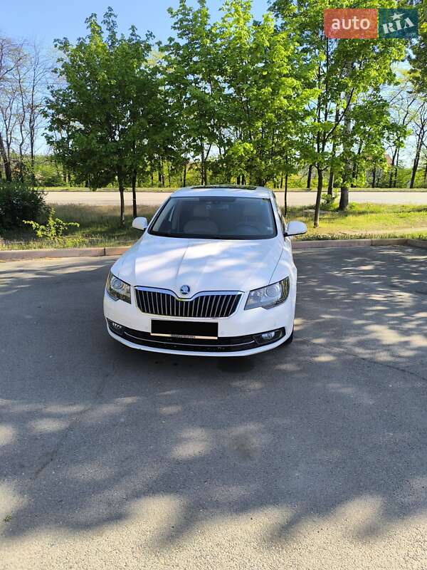 Лифтбек Skoda Superb 2013 в 