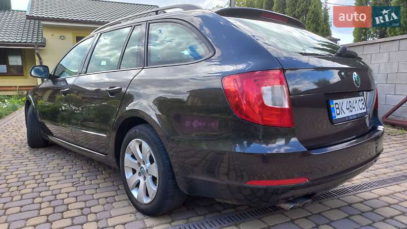 Універсал Skoda Superb 2011 в Рівному