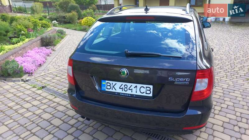 Універсал Skoda Superb 2011 в Рівному