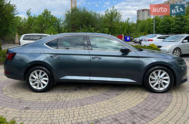 Лифтбек Skoda Superb 2017 в 