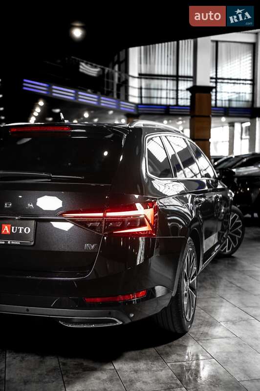 Універсал Skoda Superb 2020 в Ужгороді