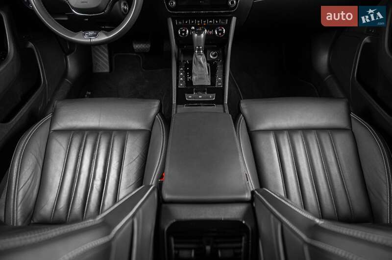 Універсал Skoda Superb 2020 в Ужгороді