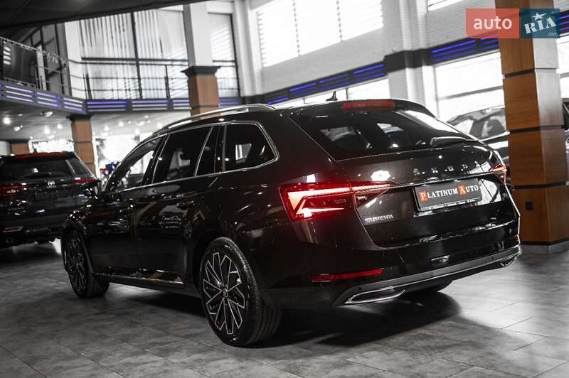 Універсал Skoda Superb 2020 в Ужгороді
