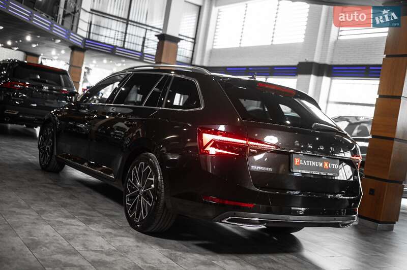 Універсал Skoda Superb 2020 в Ужгороді