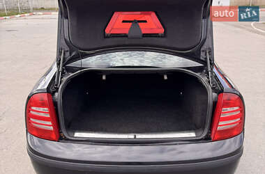 Ліфтбек Skoda Superb 2004 в 