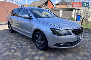 Лифтбек Skoda Superb 2013 в 