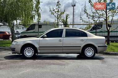 Лифтбек Skoda Superb 2005 в 