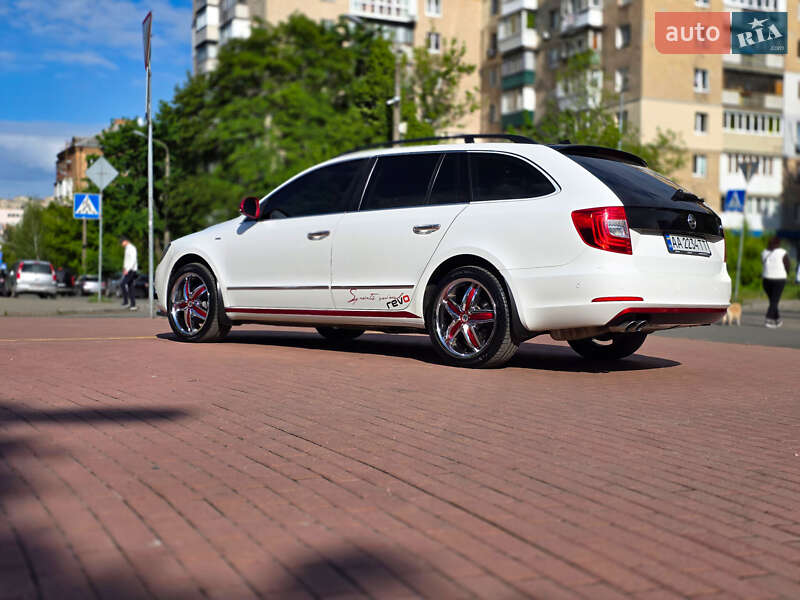 Универсал Skoda Superb 2013 в Киеве