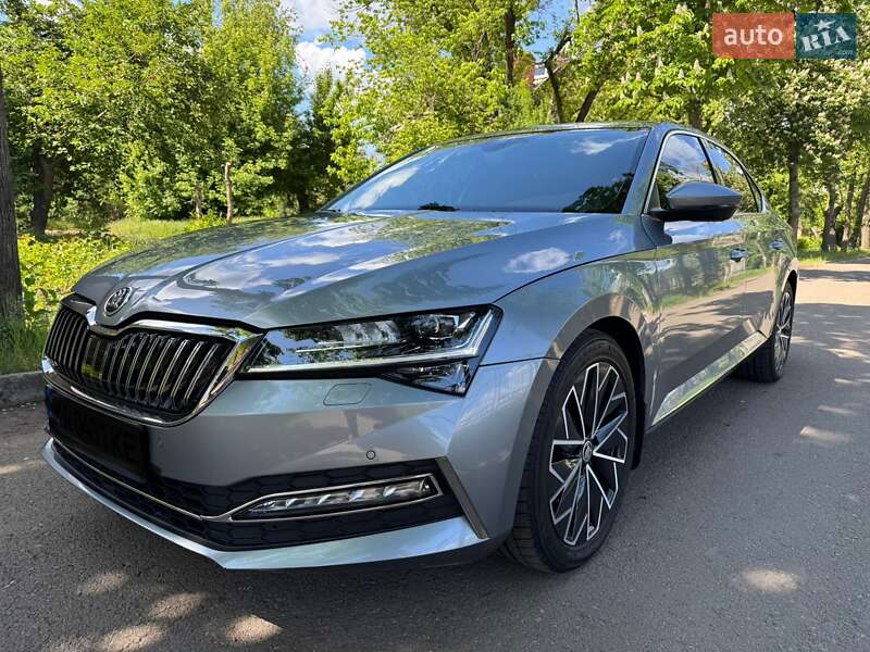 Лифтбек Skoda Superb 2019 в 