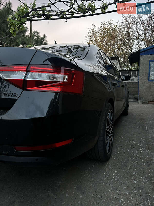 Ліфтбек Skoda Superb 2016 в Дніпрі