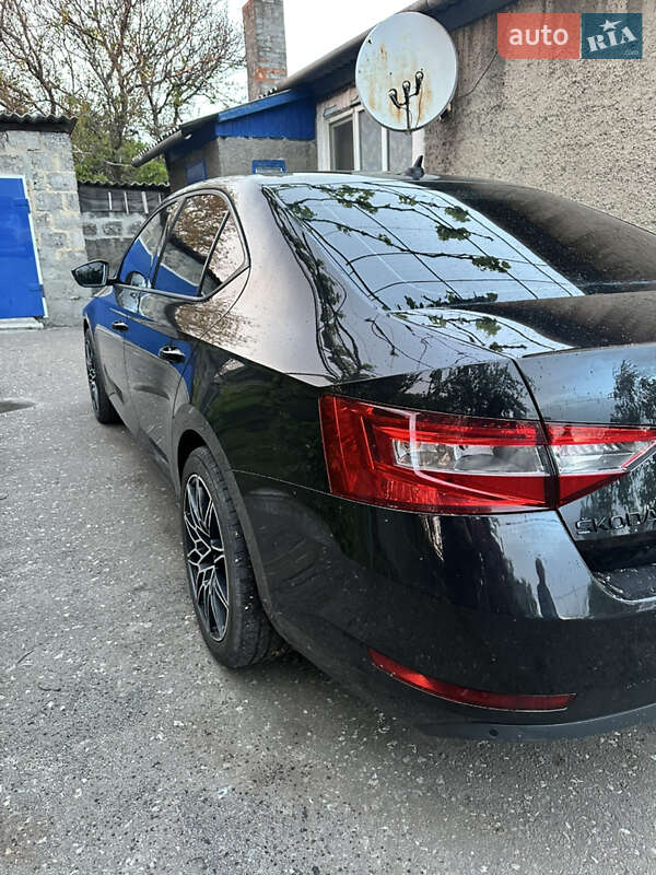 Ліфтбек Skoda Superb 2016 в Дніпрі