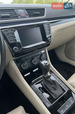 Лифтбек Skoda Superb 2016 в 