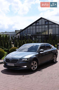 Лифтбек Skoda Superb 2016 в 