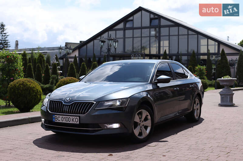 Лифтбек Skoda Superb 2016 в 