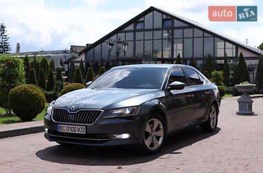 Лифтбек Skoda Superb 2016 в 