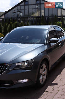 Лифтбек Skoda Superb 2016 в 