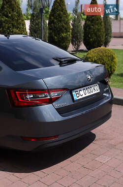 Лифтбек Skoda Superb 2016 в 
