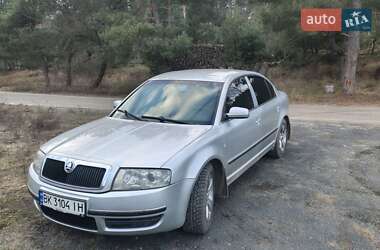 Лифтбек Skoda Superb 2004 в Сарнах