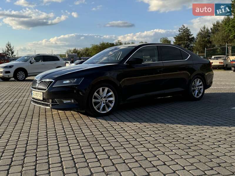 Лифтбек Skoda Superb 2015 в 