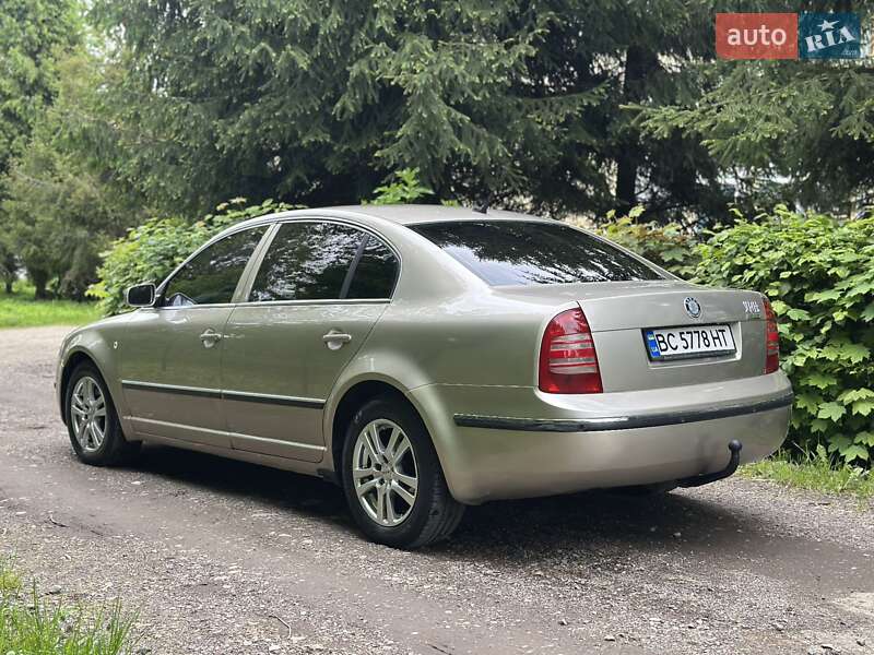 Лифтбек Skoda Superb 2004 в Стрые