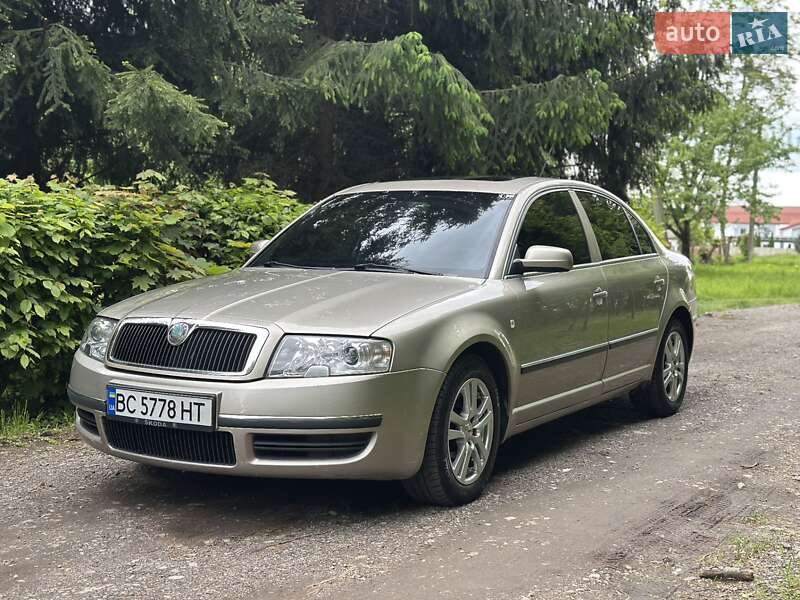 Лифтбек Skoda Superb 2004 в Стрые