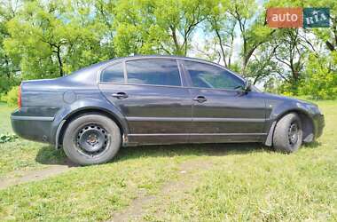 Лифтбек Skoda Superb 2004 в 