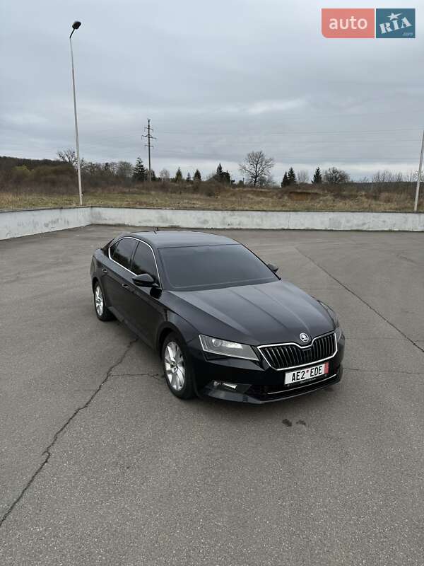 Ліфтбек Skoda Superb 2017 в 