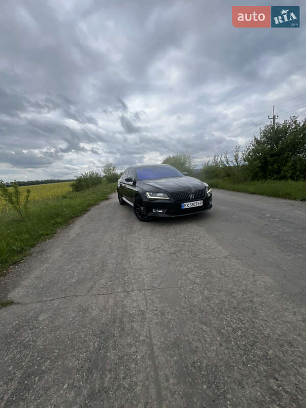 Ліфтбек Skoda Superb 2015 в Городку