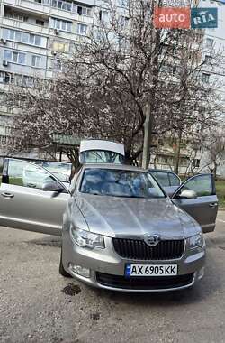 Лифтбек Skoda Superb 2011 в 