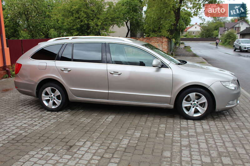 Универсал Skoda Superb 2012 в Жовкве