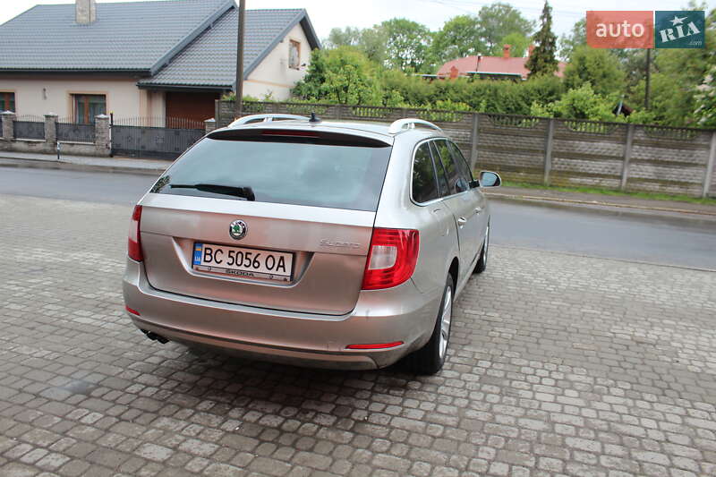 Универсал Skoda Superb 2012 в Жовкве