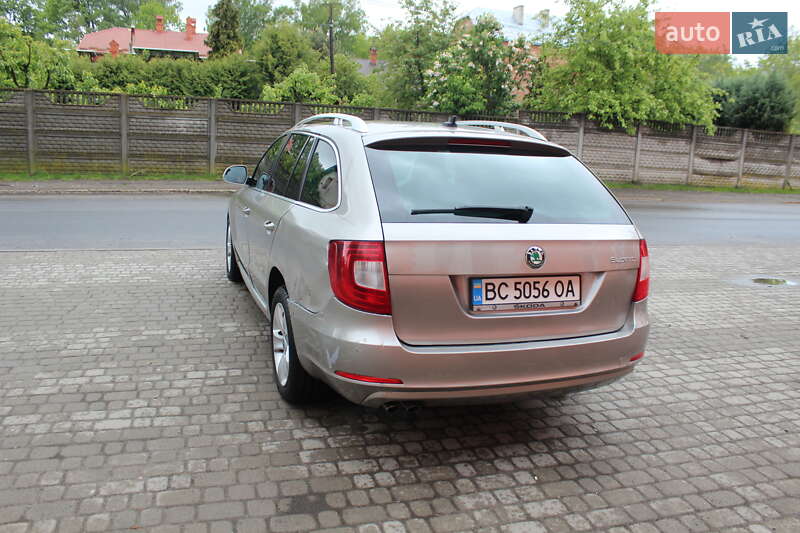 Универсал Skoda Superb 2012 в Жовкве