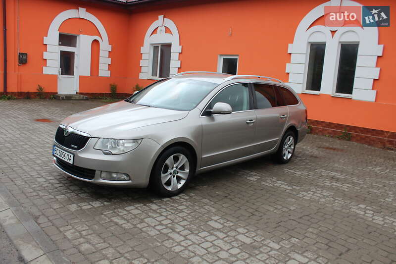 Универсал Skoda Superb 2012 в Жовкве