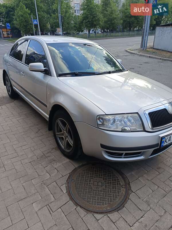 Лифтбек Skoda Superb 2004 в Киеве