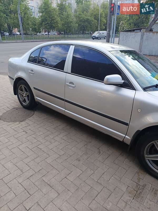 Лифтбек Skoda Superb 2004 в Киеве