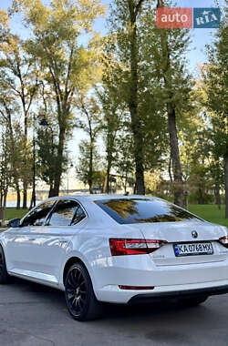 Лифтбек Skoda Superb 2015 в 