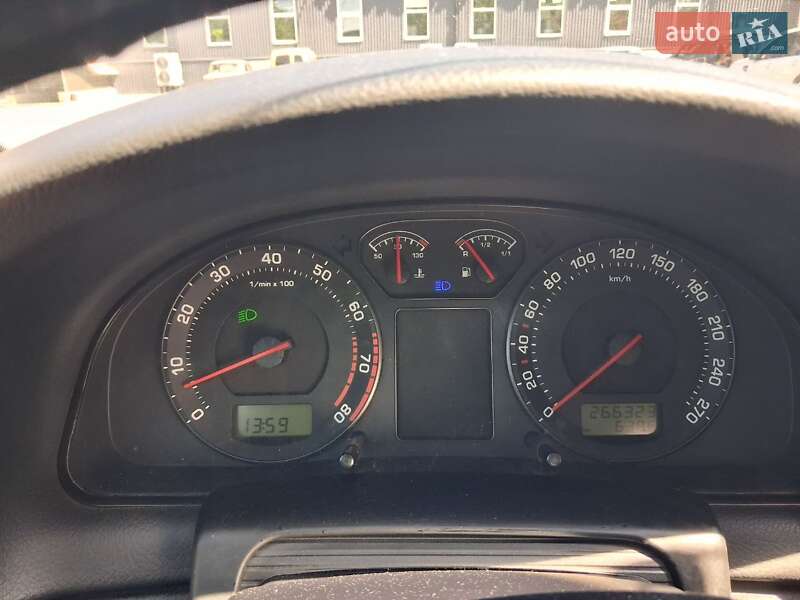 Лифтбек Skoda Superb 2004 в Чернигове
