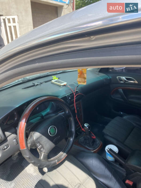 Лифтбек Skoda Superb 2002 в Чорткове