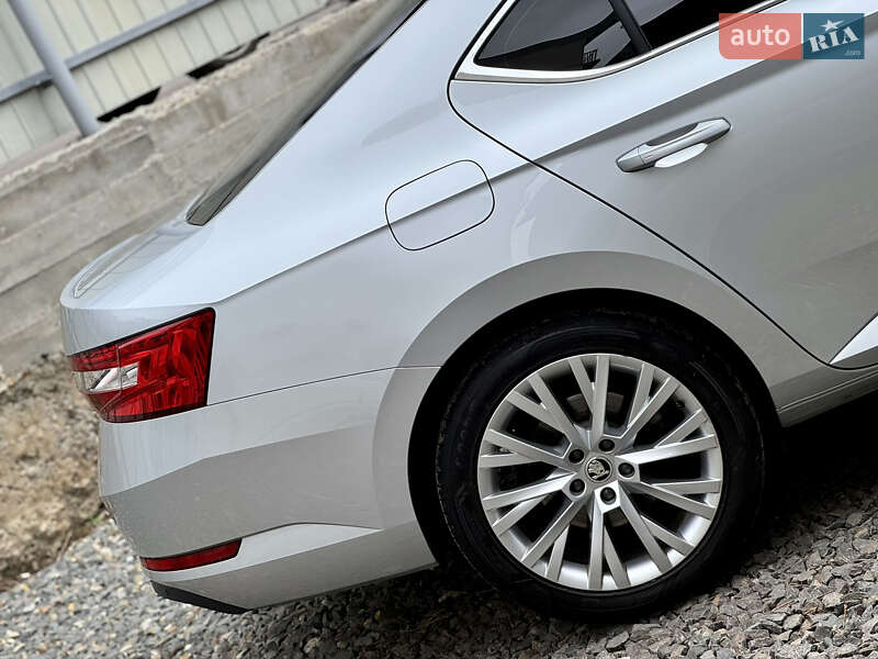 Ліфтбек Skoda Superb 2022 в Ужгороді