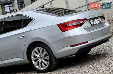 Лифтбек Skoda Superb 2022 в 