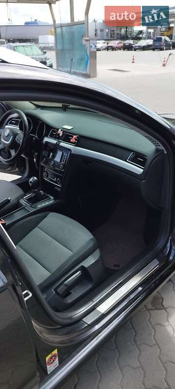 Универсал Skoda Superb 2011 в Сарнах