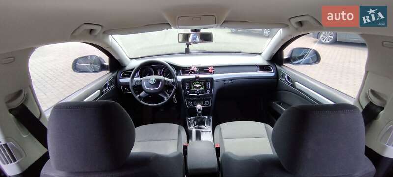 Универсал Skoda Superb 2011 в Сарнах