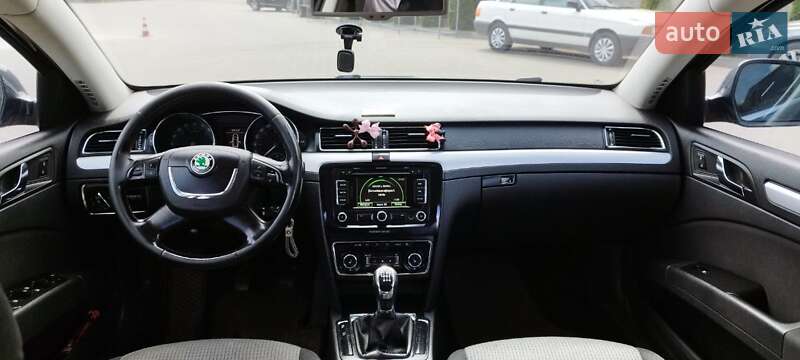 Универсал Skoda Superb 2011 в Сарнах